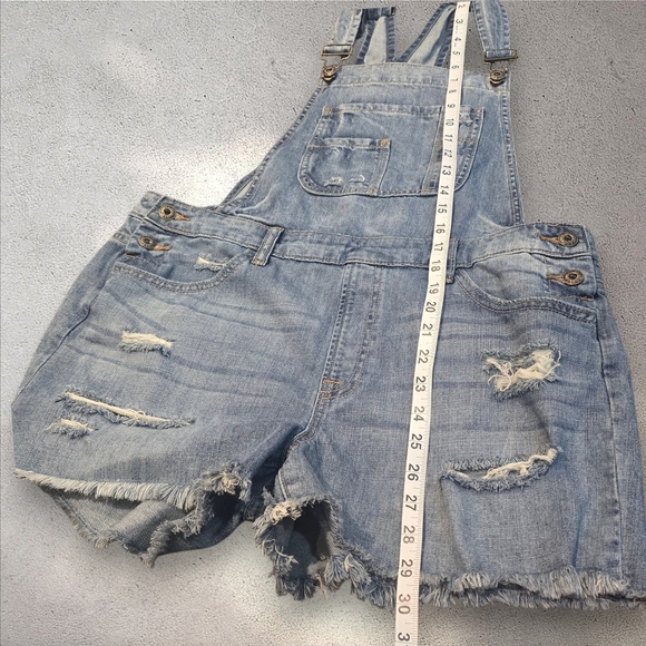 Altar'd State Denim Overall Shorts Size Large - Picture 8 of 12